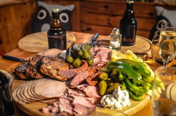 cutting-board-with-ham-and-sausages-in-restaurant