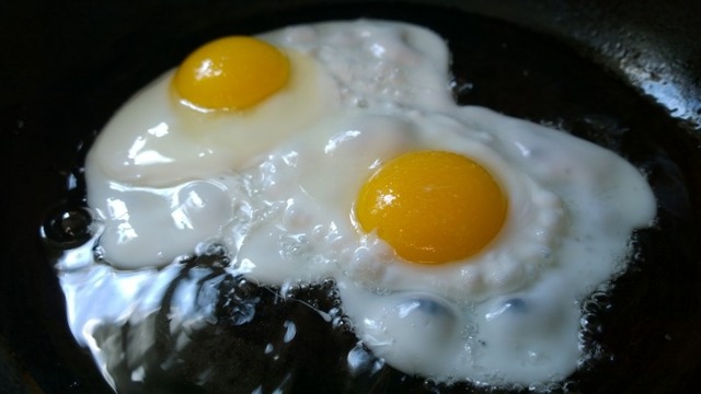 fried-eggs-breakfast-food-kitchen-proteins